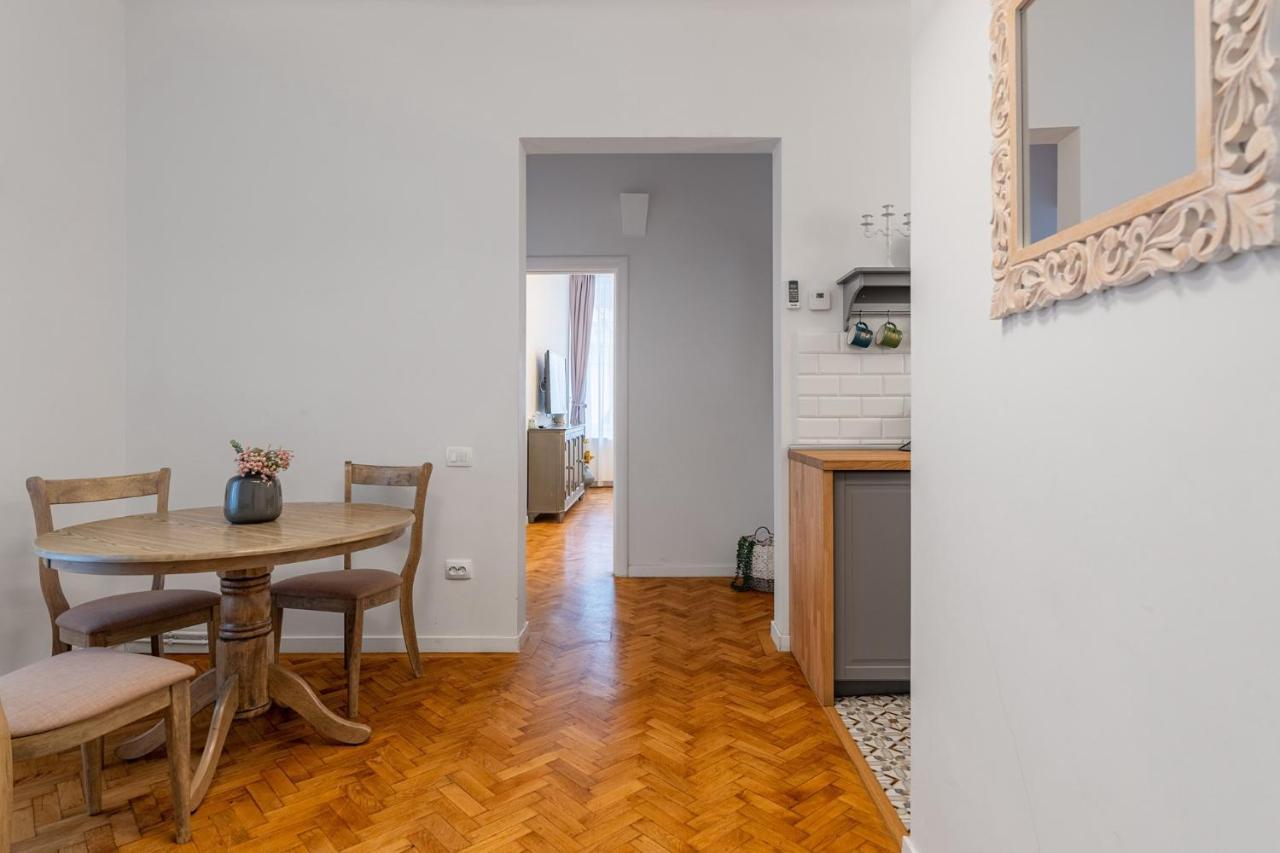 Albert Residence With Complimentary Parking Braşov Buitenkant foto