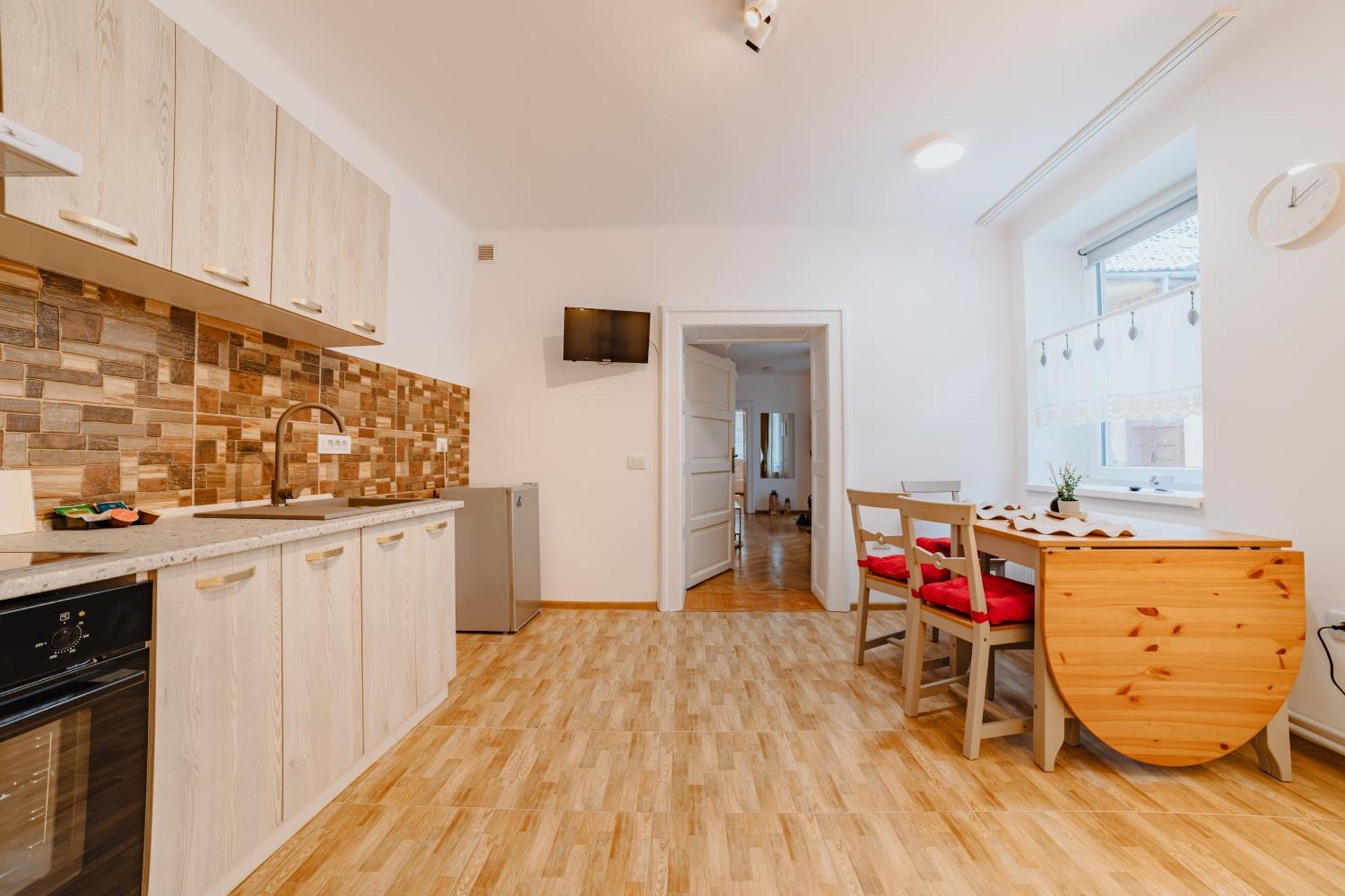 Albert Residence With Complimentary Parking Braşov Buitenkant foto
