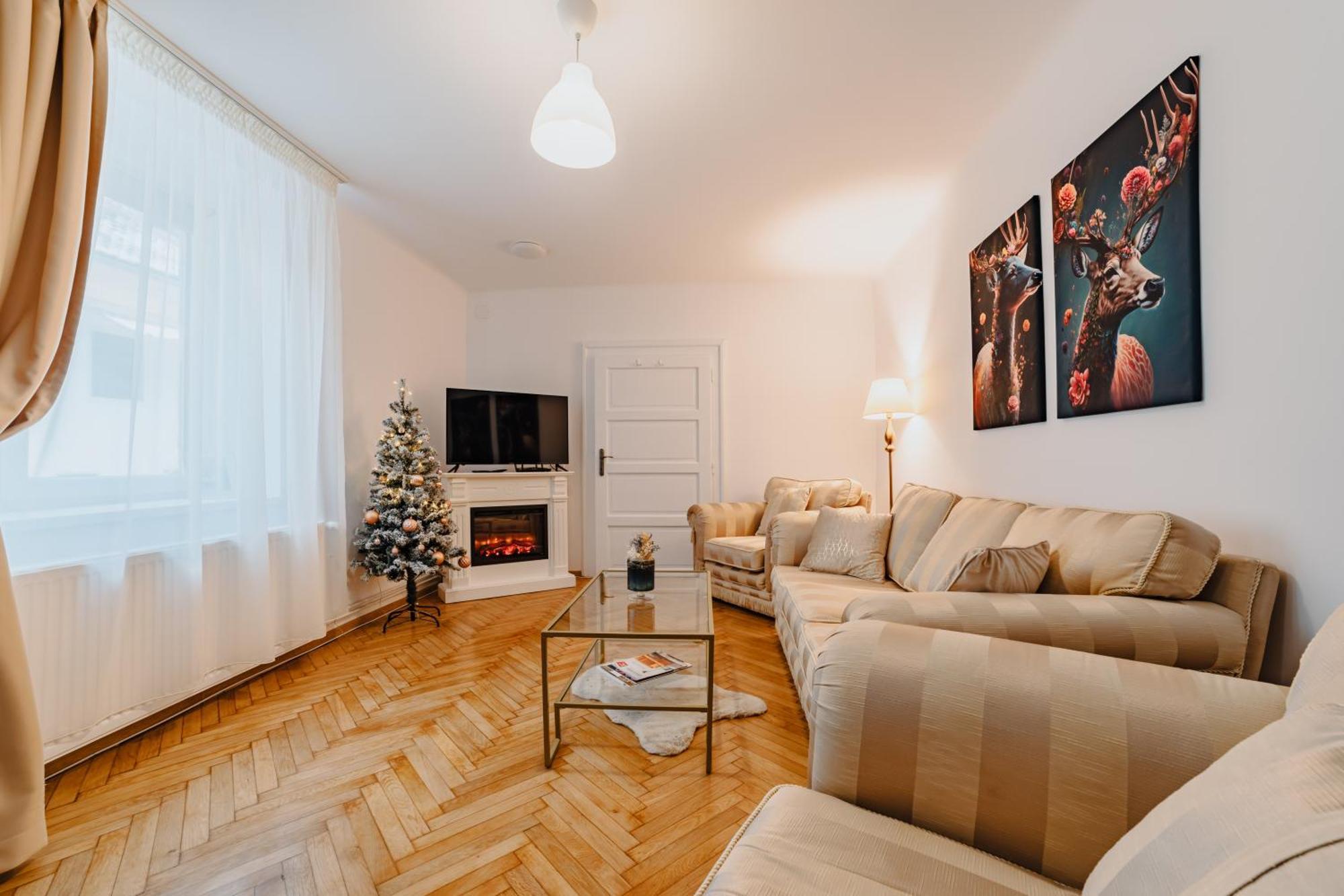 Albert Residence With Complimentary Parking Braşov Buitenkant foto