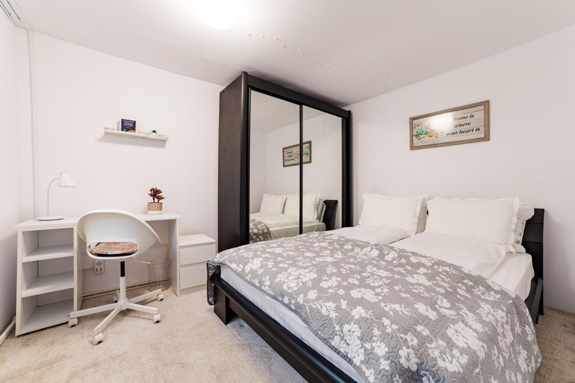 Albert Residence With Complimentary Parking Braşov Buitenkant foto