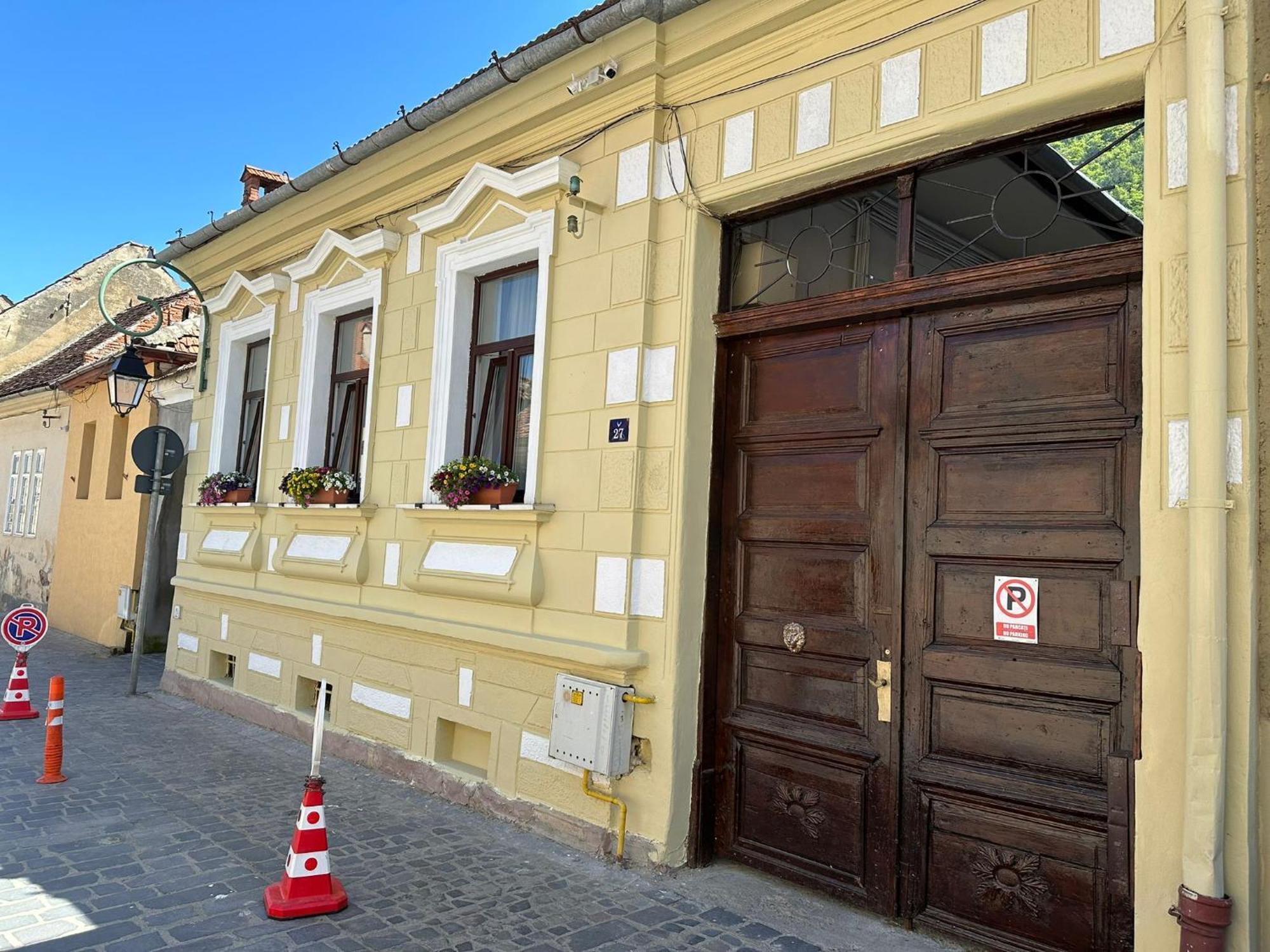 Albert Residence With Complimentary Parking Braşov Buitenkant foto