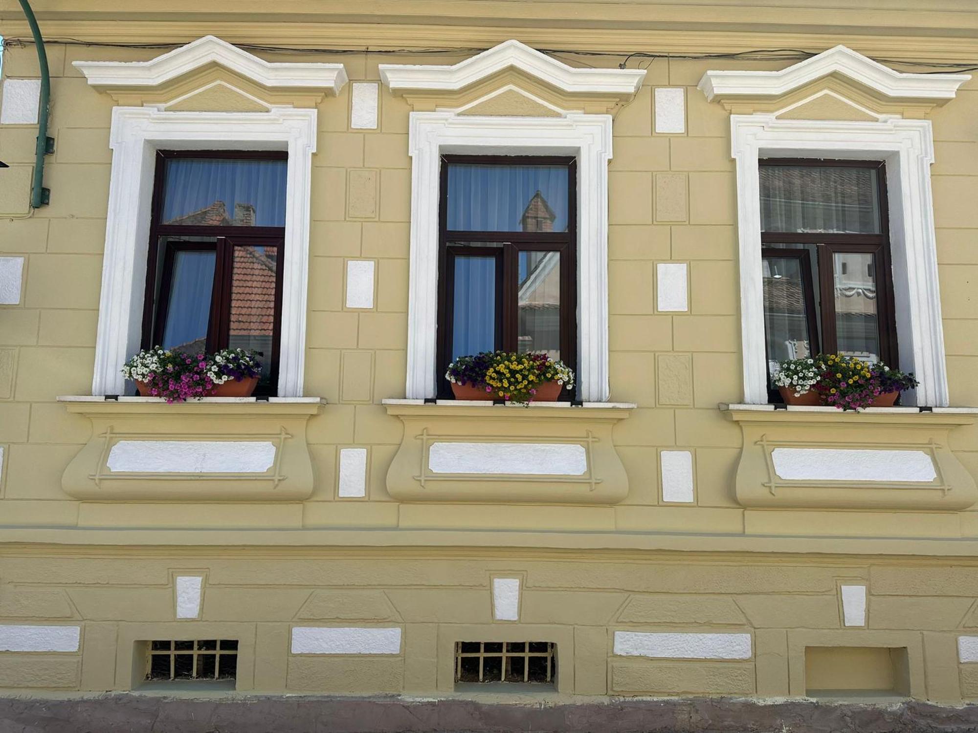 Albert Residence With Complimentary Parking Braşov Buitenkant foto